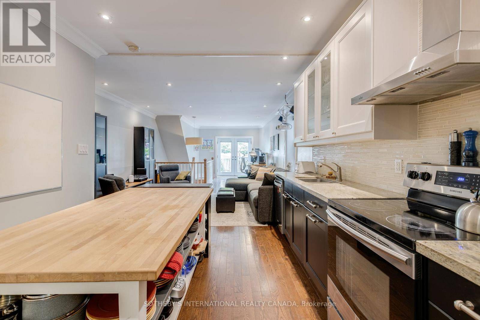 Toronto (cabbagetown-south St. James Town), ON M4X1H6,412 WELLESLEY STREET E