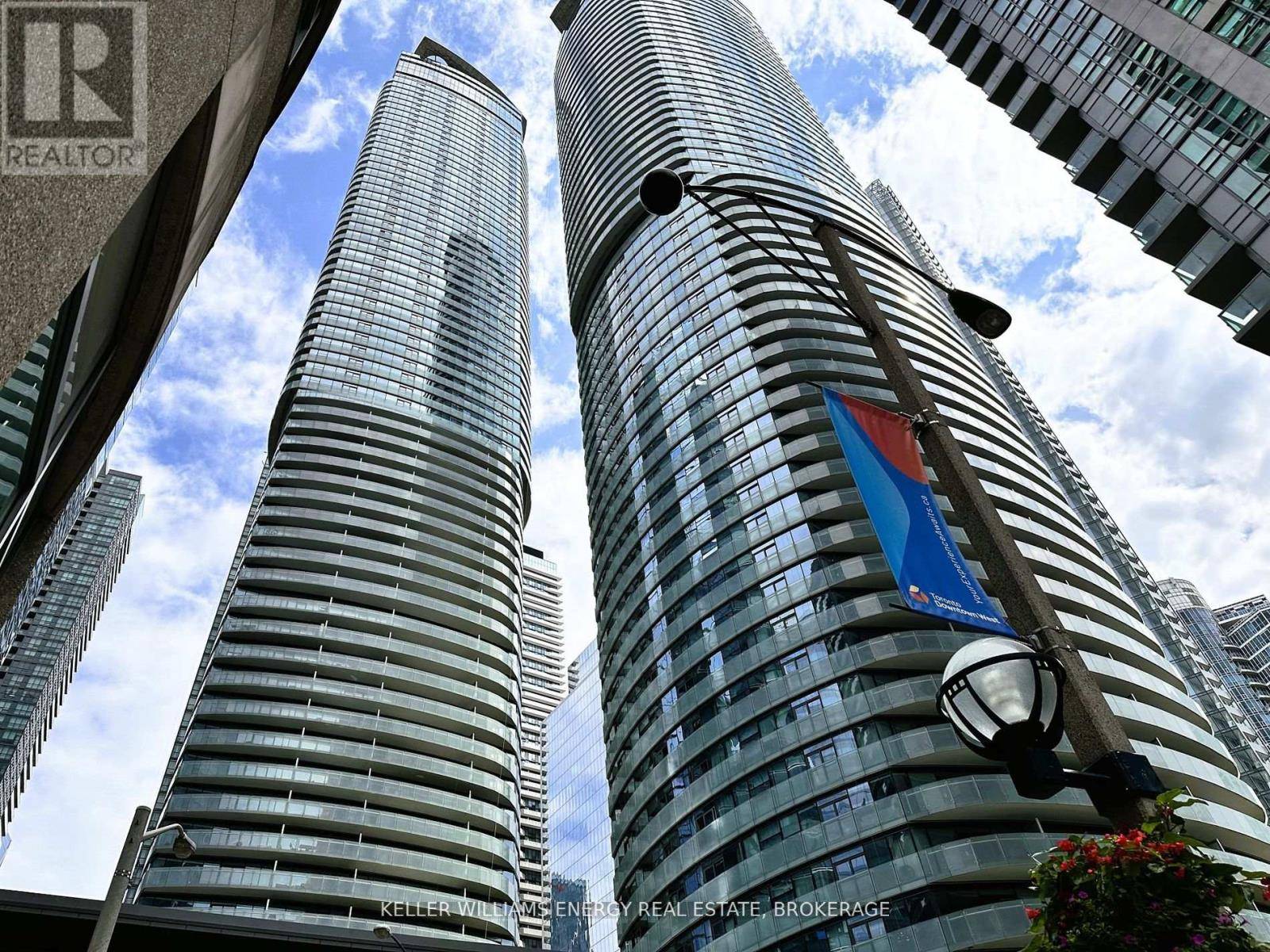 Toronto (waterfront Communities), ON M5J0A9,12 York ST #1409