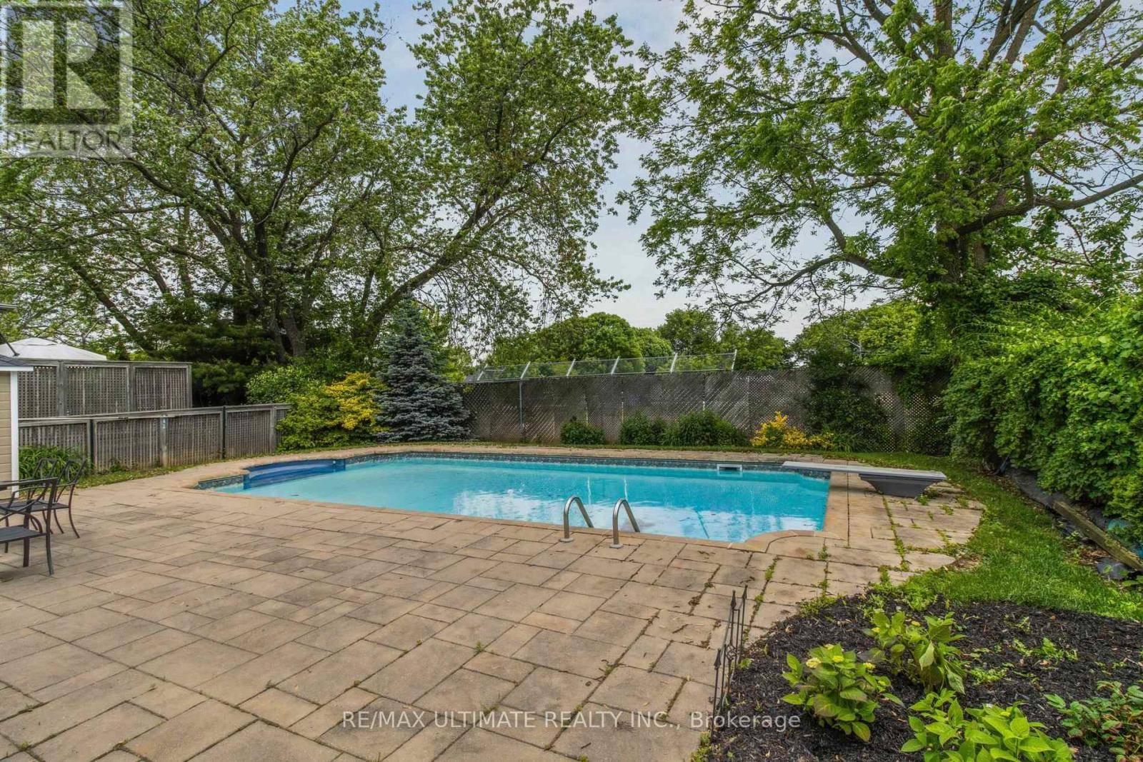 Toronto (leaside), ON M4G2Z1,181 BAYVIEW HEIGHTS DRIVE