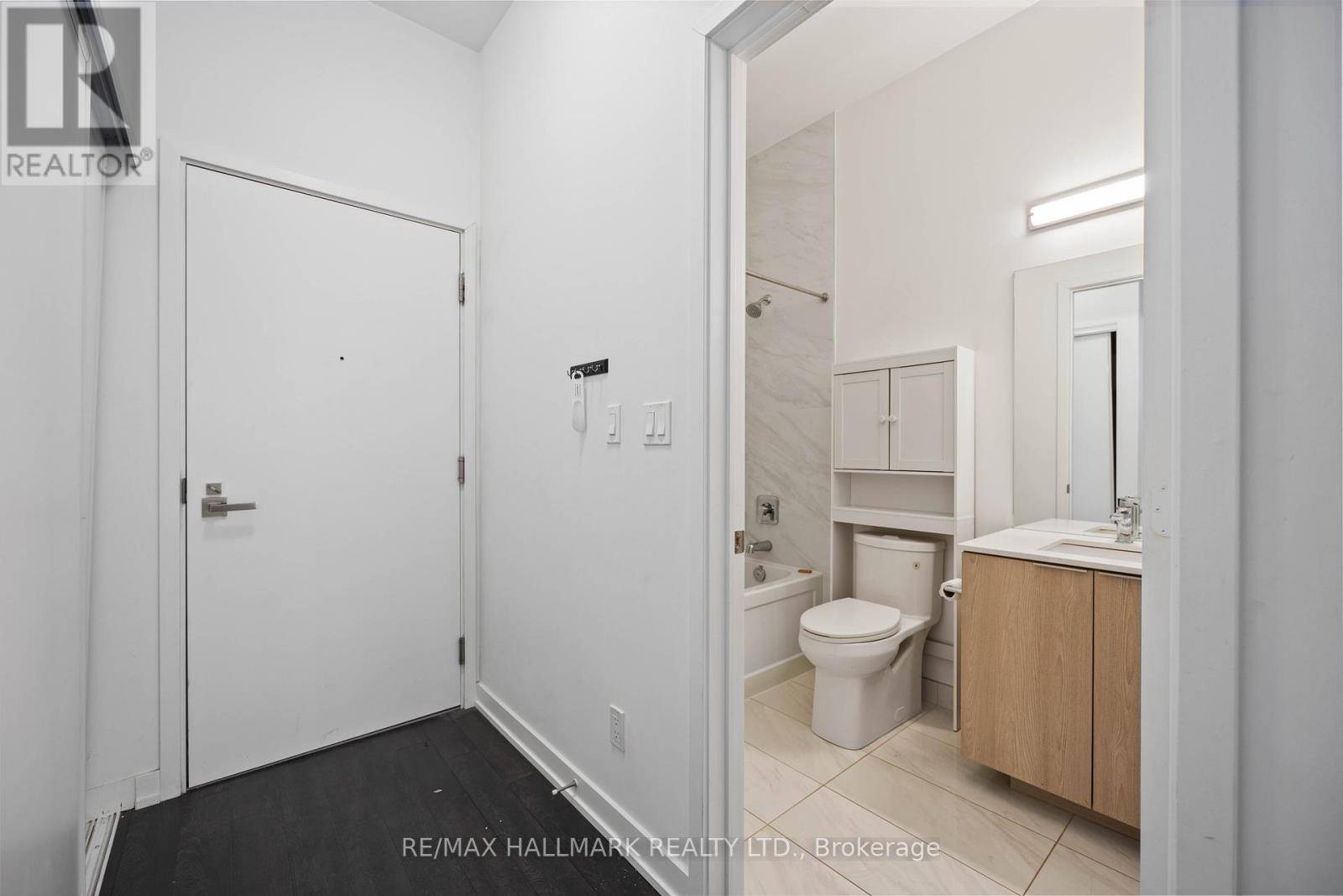 Toronto (niagara), ON M6K0C8,50 ORDNANCE ST #3203