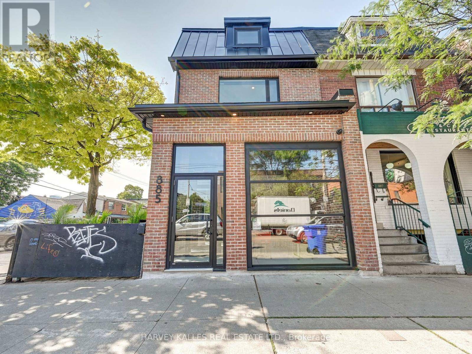 Toronto (trinity-bellwoods), ON M6J1B9,885 Dundas ST West #Upper