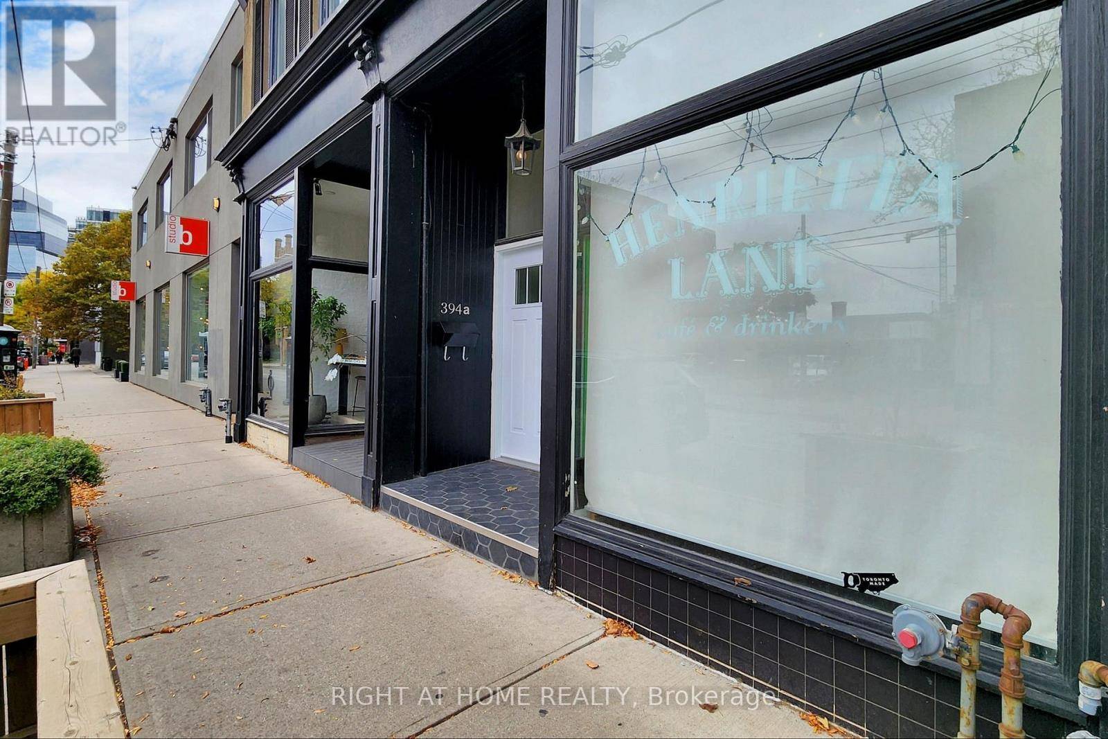 Toronto (moss Park), ON M5A1K9,394 KING STREET E