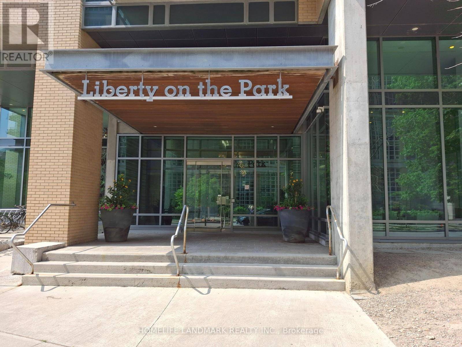 Toronto (niagara), ON M6K3R6,69 Lynn Williams ST #405