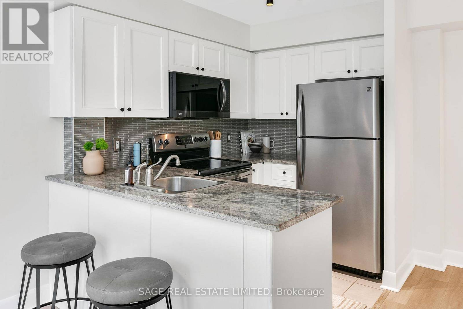Toronto (cabbagetown-south St. James Town), ON M4Y2G8,415 Jarvis ST #373