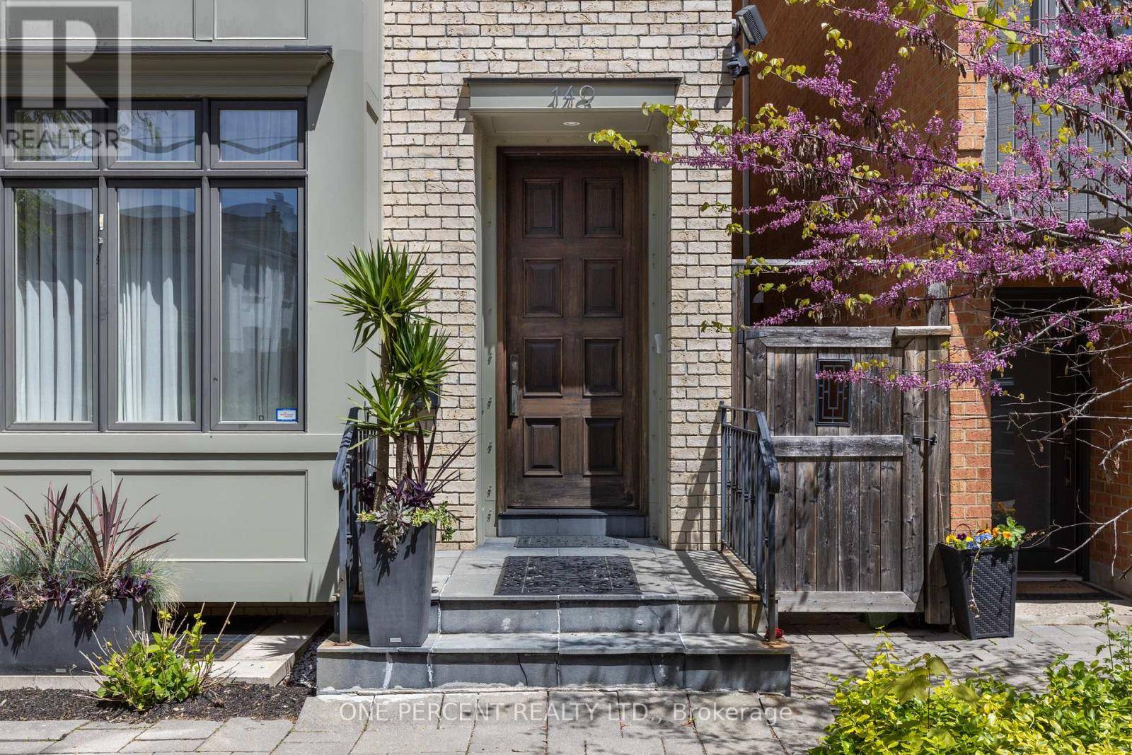 Toronto (lawrence Park North), ON M4N2Y2,149 RONAN AVENUE