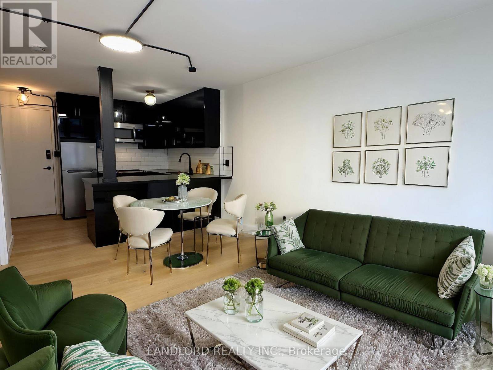 Toronto (mount Pleasant East), ON M4P1L8,420 Eglinton AVE East #308