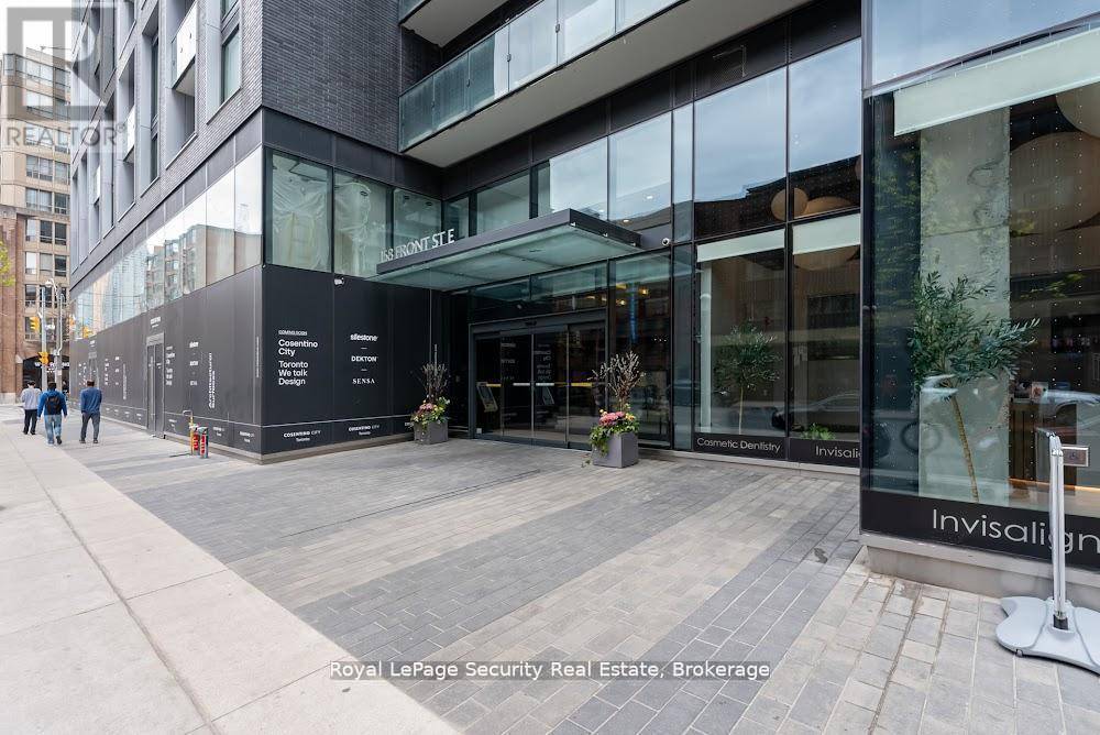 Toronto (moss Park), ON M5A1E5,158 Front ST East #706