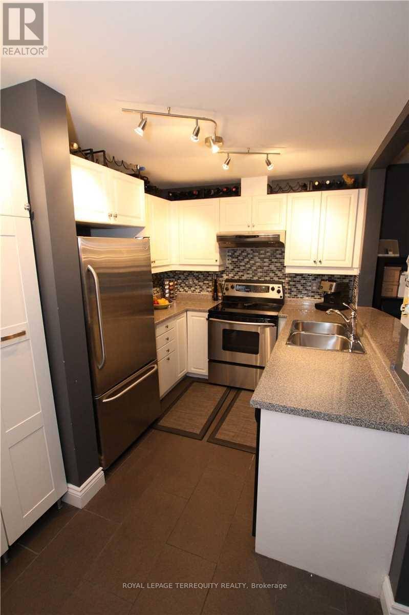 Toronto (newtonbrook West), ON M2N6W6,108 Finch AVE West #B13