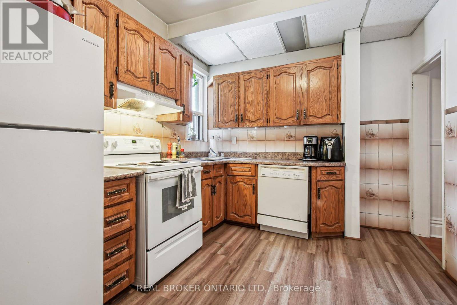 Toronto (trinity-bellwoods), ON M6J3A3,282 Ossington AVE #MAIN