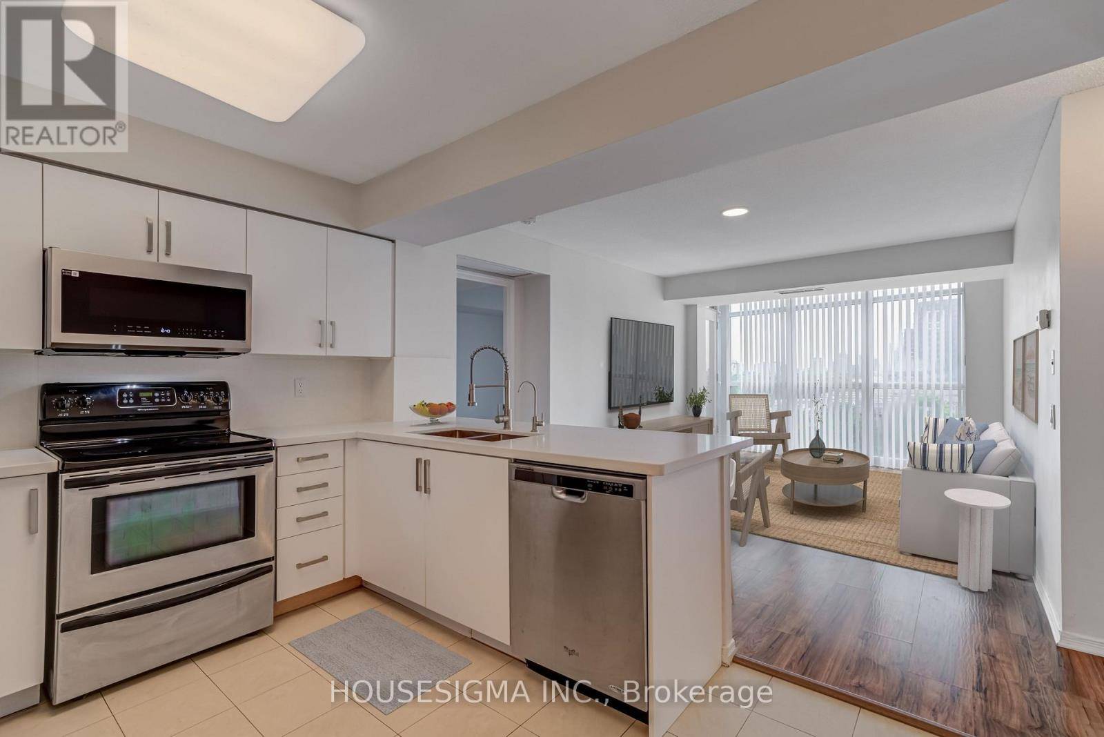 Toronto (willowdale East), ON M2N7B5,28 Harrison Garden BLVD #901