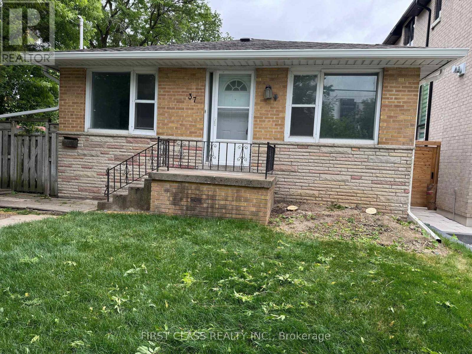 Toronto (newtonbrook East), ON M2M2V7,37 Nipigon AVE #Main