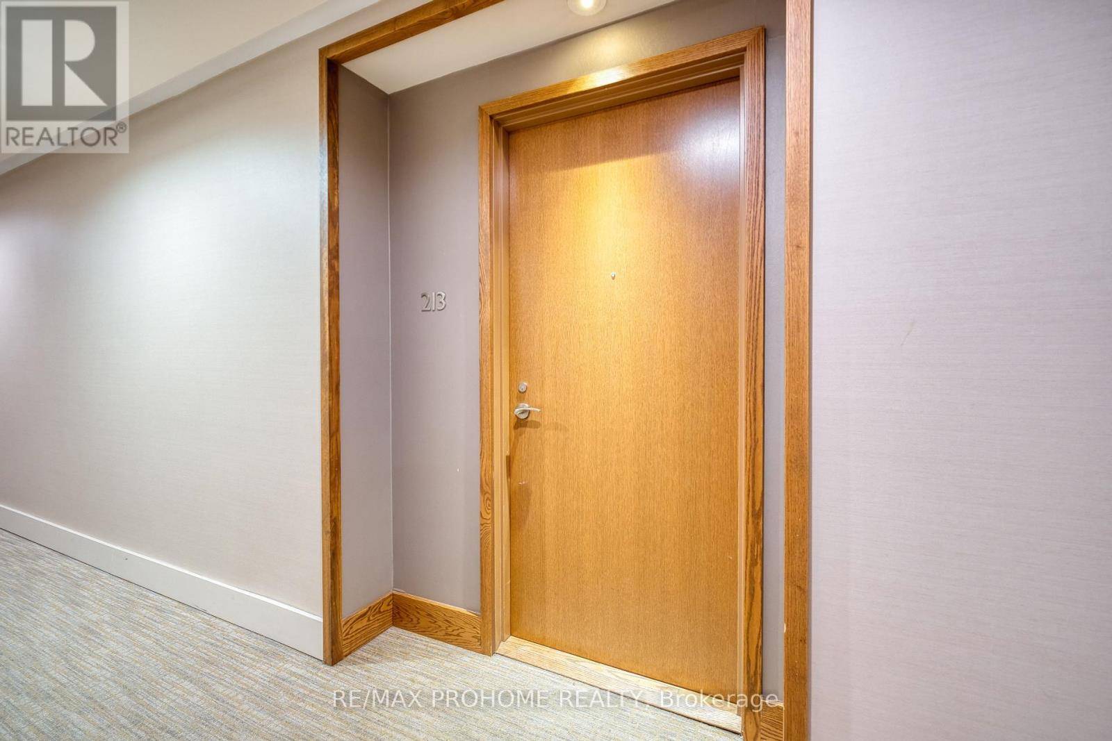 Toronto (willowdale East), ON M2N5J7,21 Clairtrell RD #213