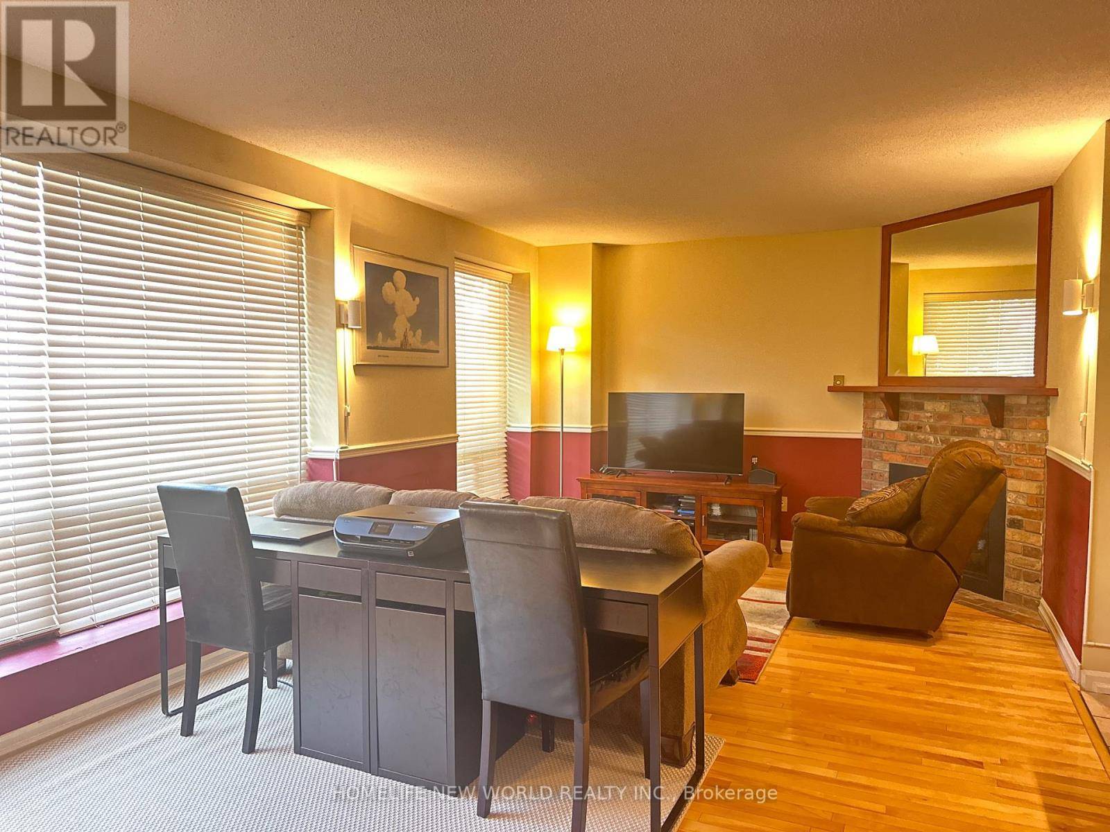 Toronto (st. Andrew-windfields), ON M2P2A2,69 Upper Canada DR #7