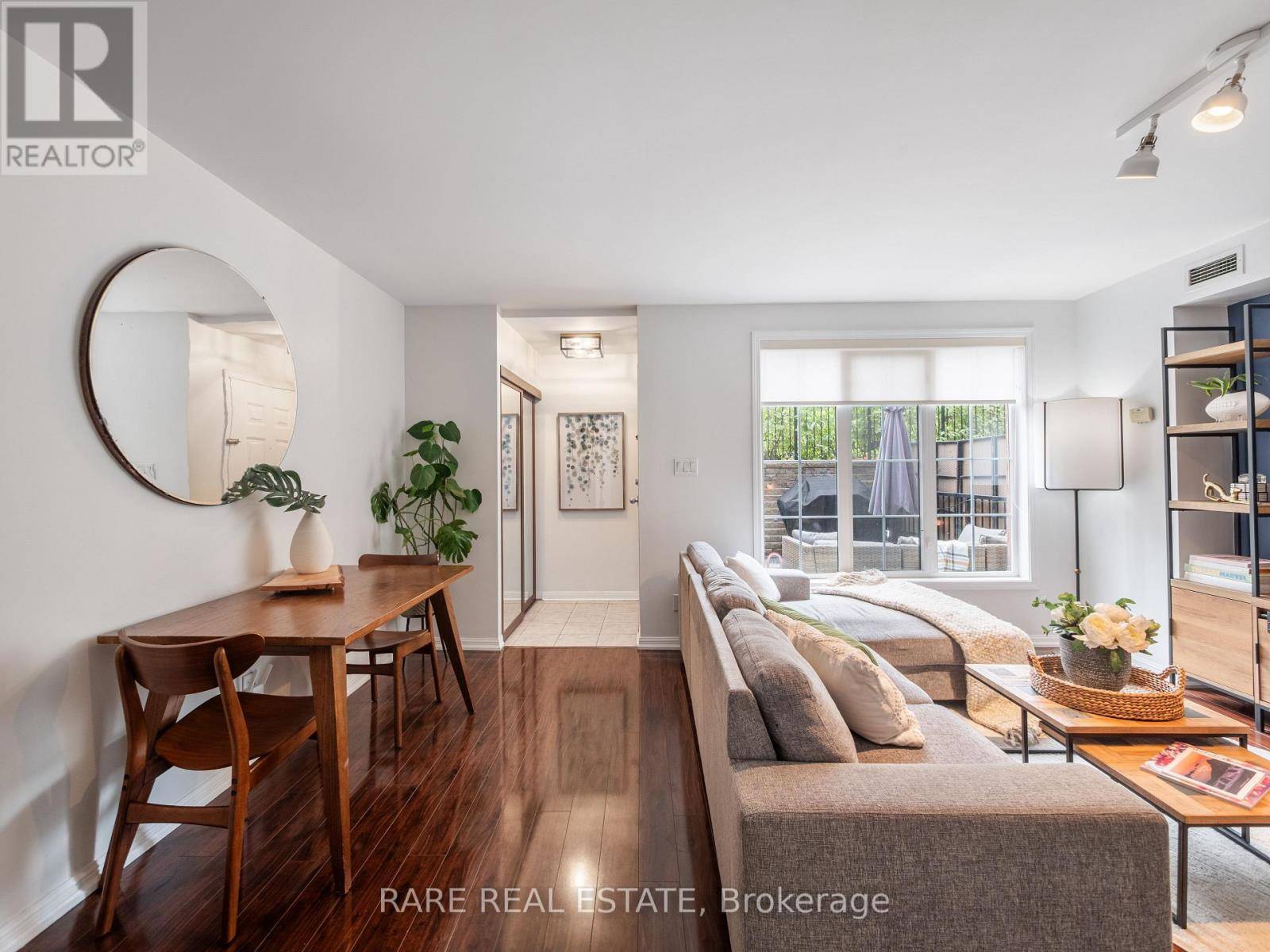 Toronto (niagara), ON M6K3N4,60 Douro ST #106