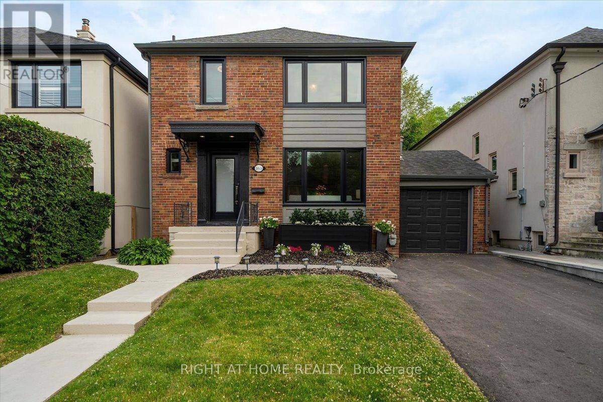 Toronto (humewood-cedarvale), ON M6C1W6,163 AVA ROAD