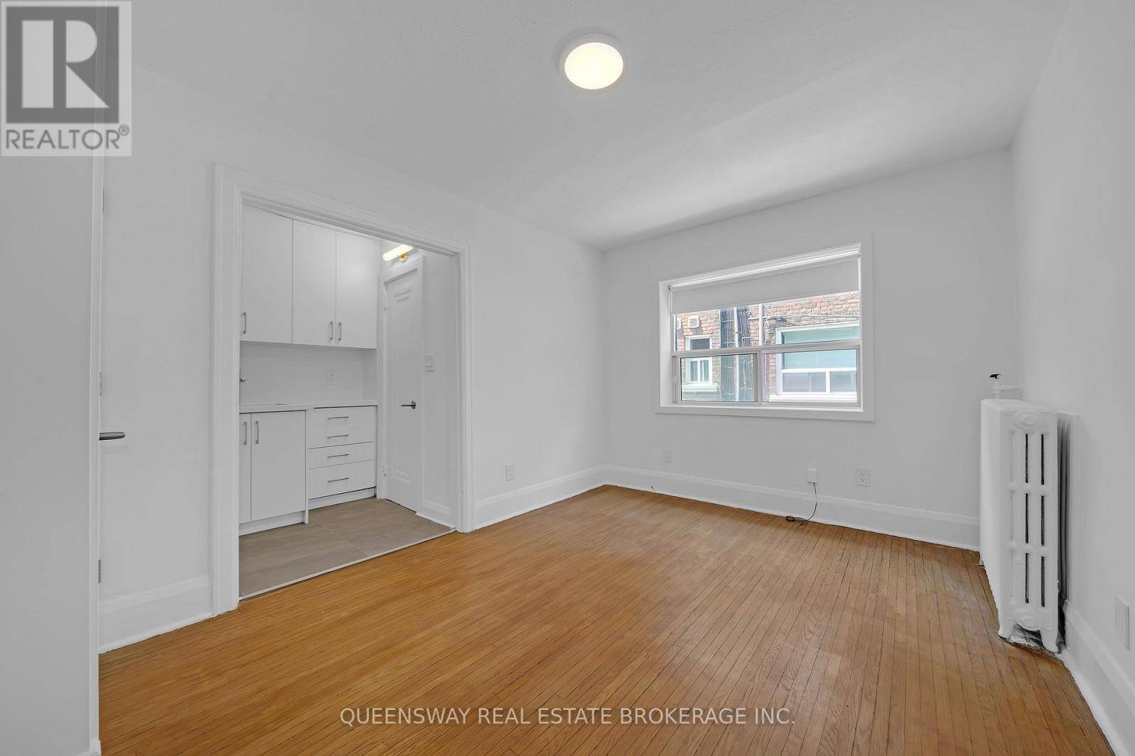 Toronto (yonge-st. Clair), ON M4V1J4,26 Balmoral AVE #207