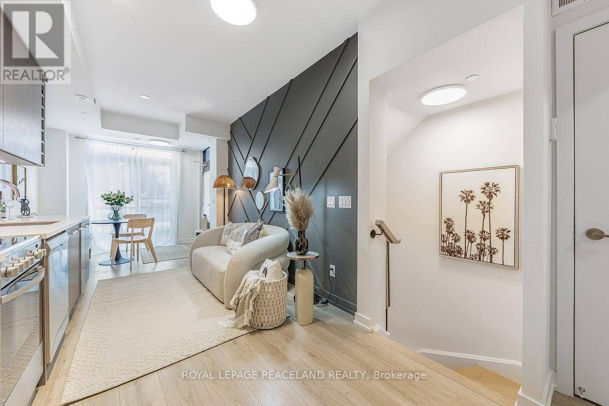 Toronto (newtonbrook East), ON M2N0L3,266 Finch AVE East #15
