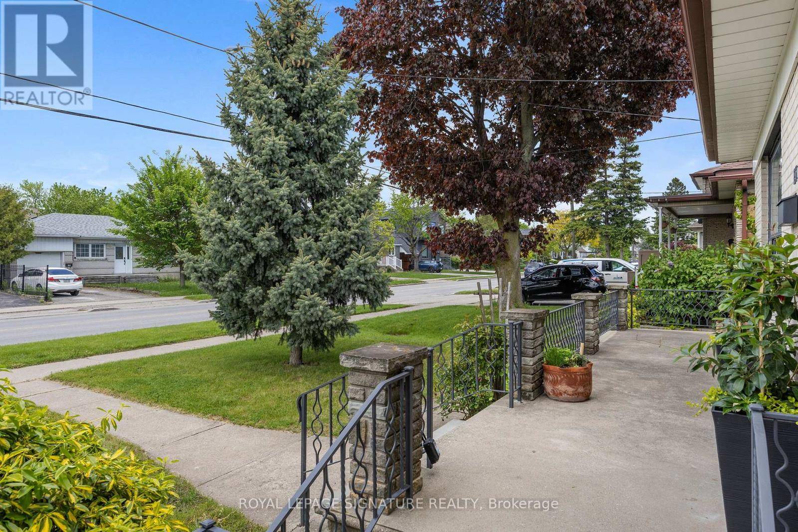 Toronto (englemount-lawrence), ON M6A1N3,151 RANEE AVENUE