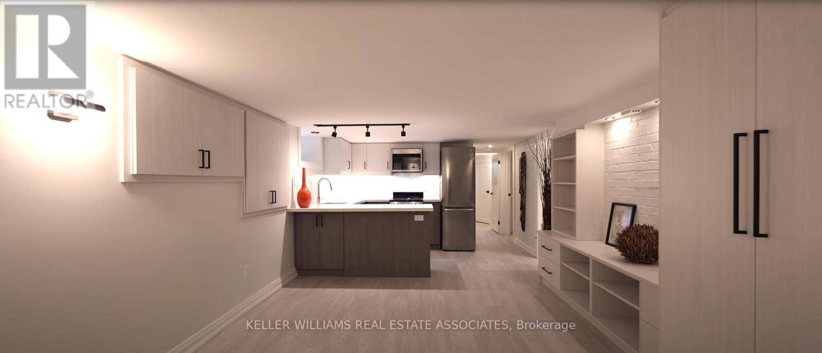 Toronto (rosedale-moore Park), ON M4T1T9,27 Glen Elm AVE #4
