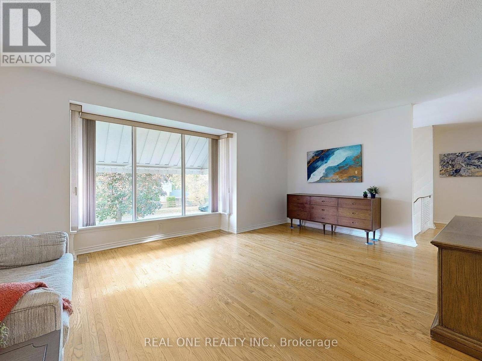 Toronto (don Valley Village), ON M2J2G7,9 LESCON ROAD