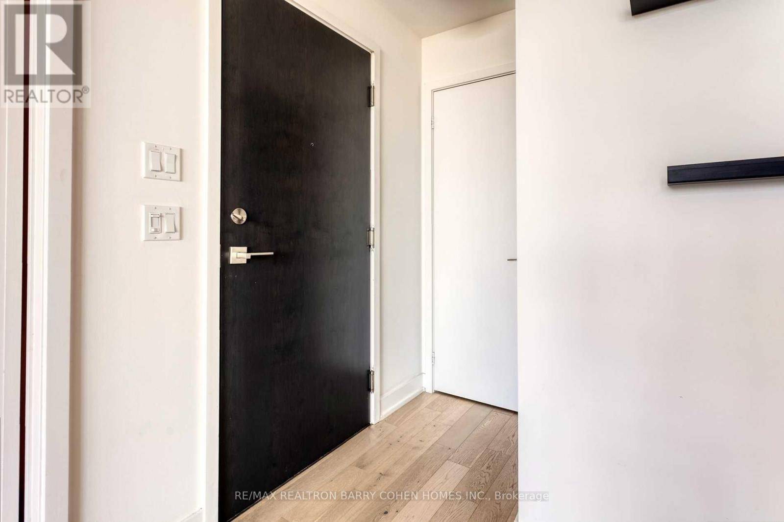 Toronto (little Portugal), ON M6J0E5,20 Minowan Miikan LN #2011