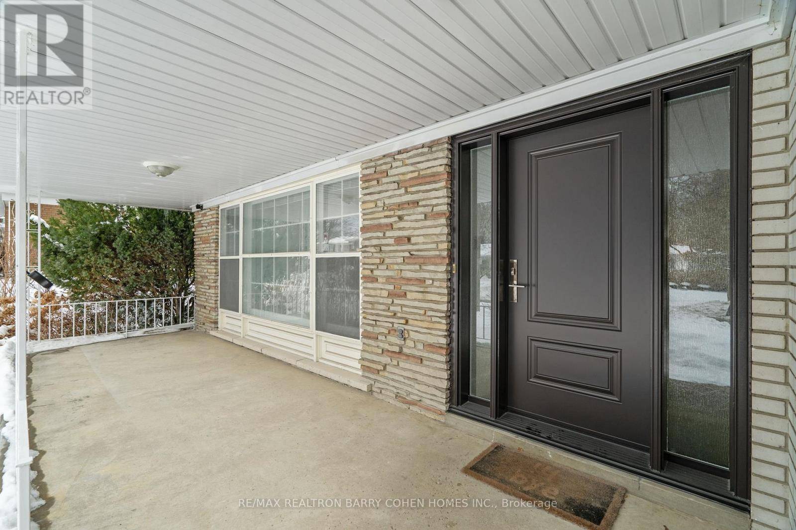 Toronto (st. Andrew-windfields), ON M2L2T8,371 WOODSWORTH ROAD