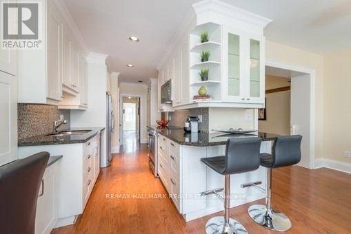 Toronto (mount Pleasant East), ON M4S2R8,142 FORMAN AVENUE