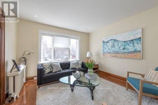 Toronto (mount Pleasant East), ON M4S2R8,142 FORMAN AVENUE
