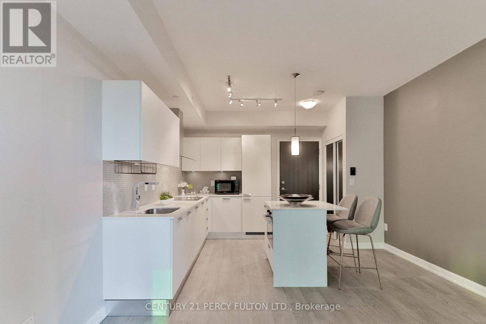 Toronto (lansing-westgate), ON M2N5M6,9 Bogert AVE #2105