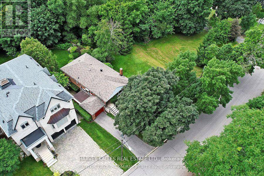 Toronto (lansing-westgate), ON M2N2L7,16 GWENDOLEN CRESCENT