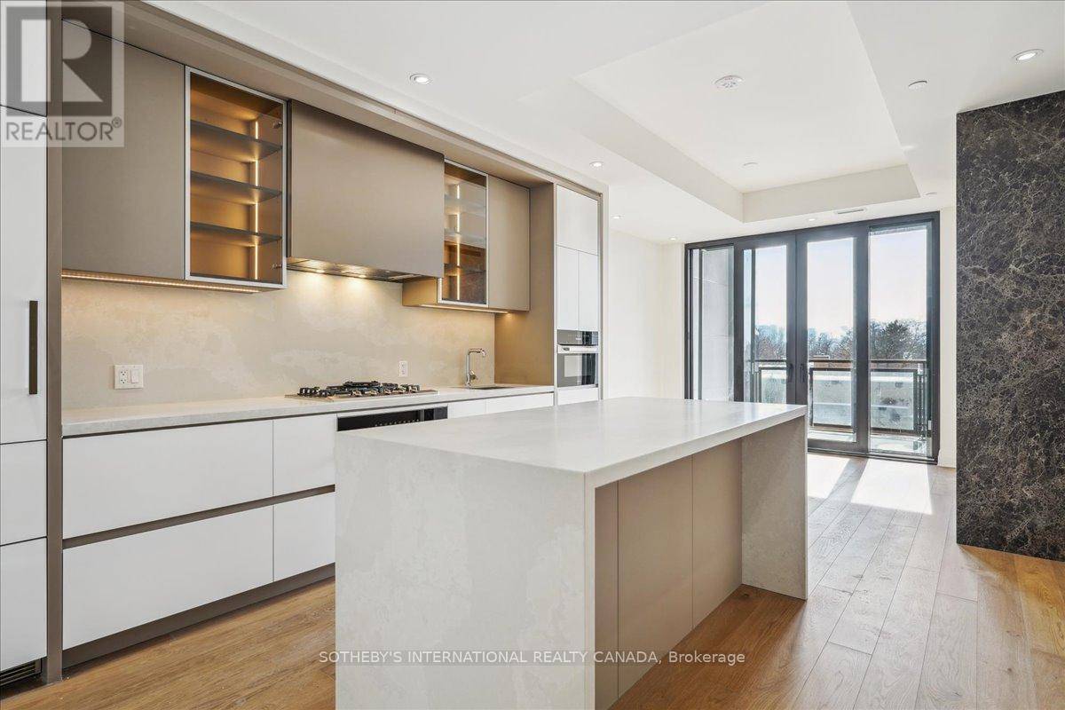 Toronto (casa Loma), ON M4V2L3,2 FOREST HILL ROAD