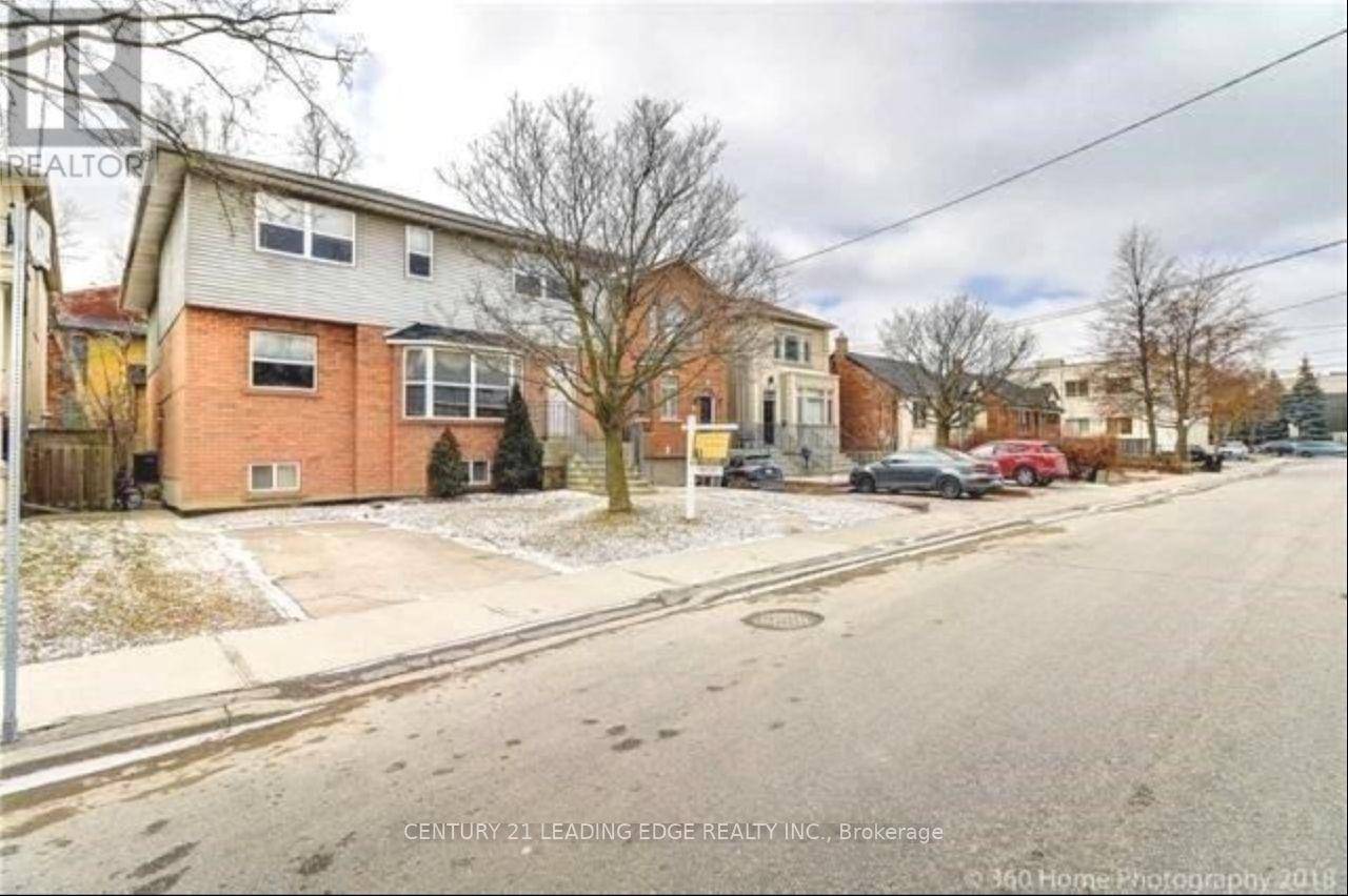 Toronto (bedford Park-nortown), ON M5M1G2,527 Glengarry AVE #Bsmt 2