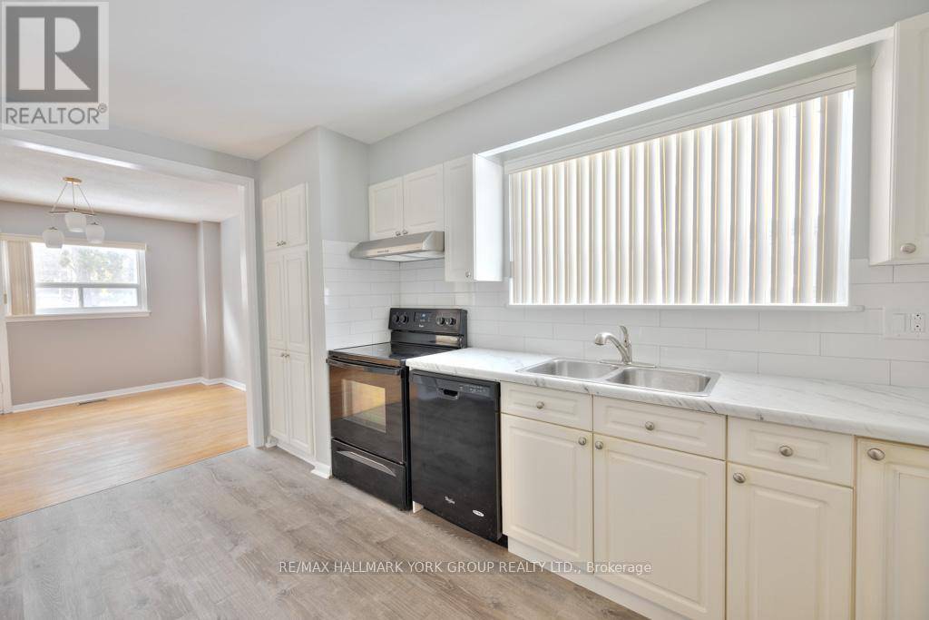 Toronto (newtonbrook West), ON M2R2Y2,28 BISON DRIVE