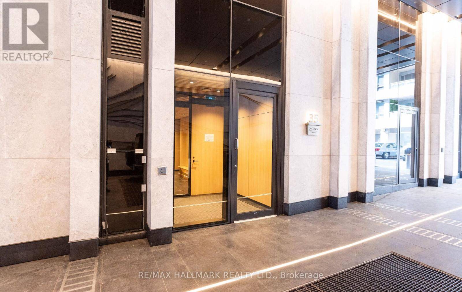 Toronto (waterfront Communities), ON M5V1H2,35 Mercer ST #1114
