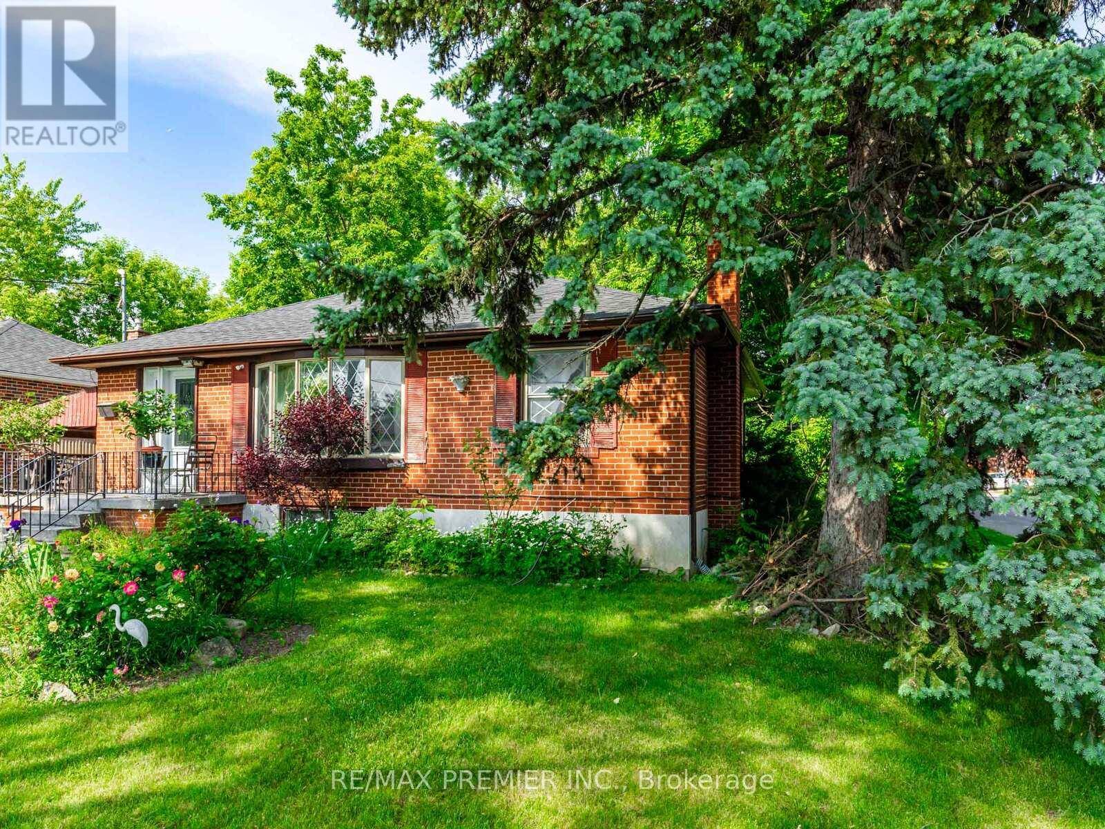 Toronto (bathurst Manor), ON M3H5C6,16 GODDARD STREET