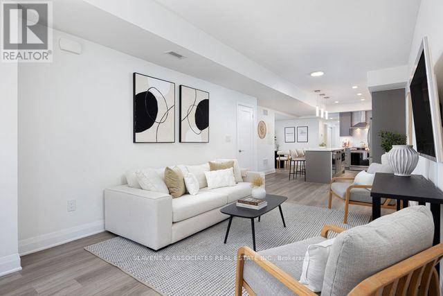 Toronto (bedford Park-nortown), ON M4M1S4,600 Brookdale AVE #2