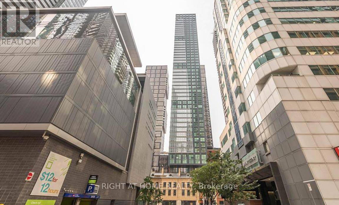 Toronto (waterfront Communities), ON M5V0W7,327 King ST West #4303