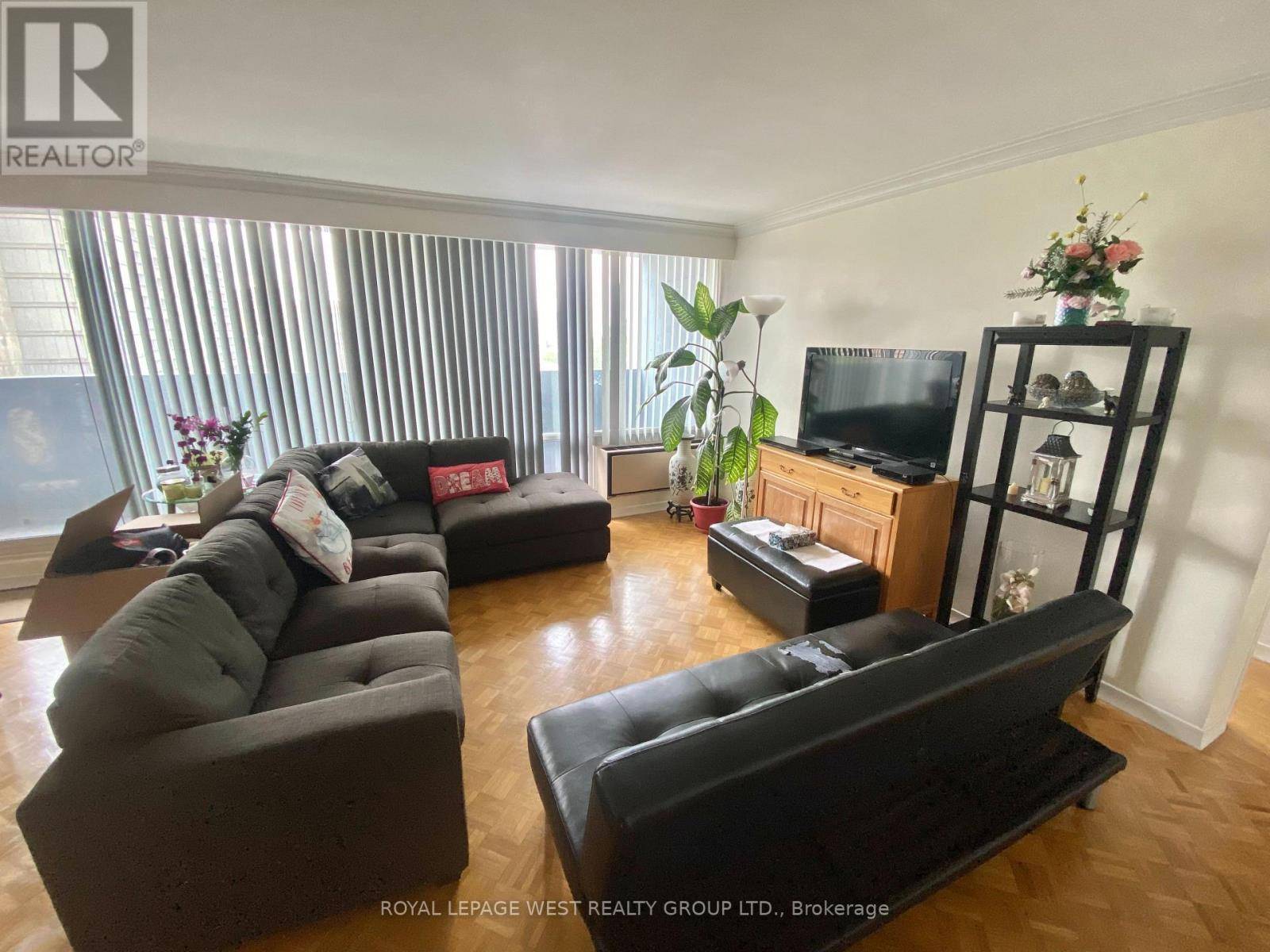 Toronto (bedford Park-nortown), ON M6A2Y8,3555 Bathurst ST #608