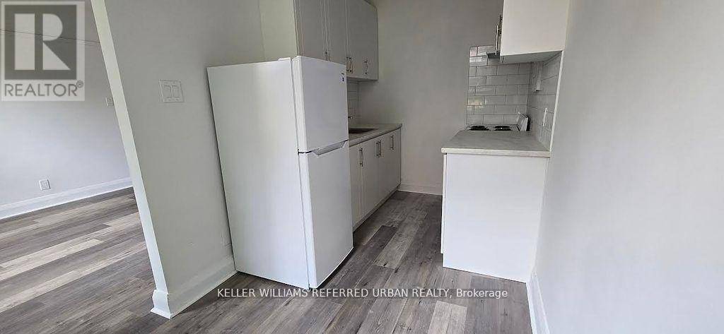 Toronto (yonge-eglinton), ON M4R1A5,137 Eglinton AVE West #6