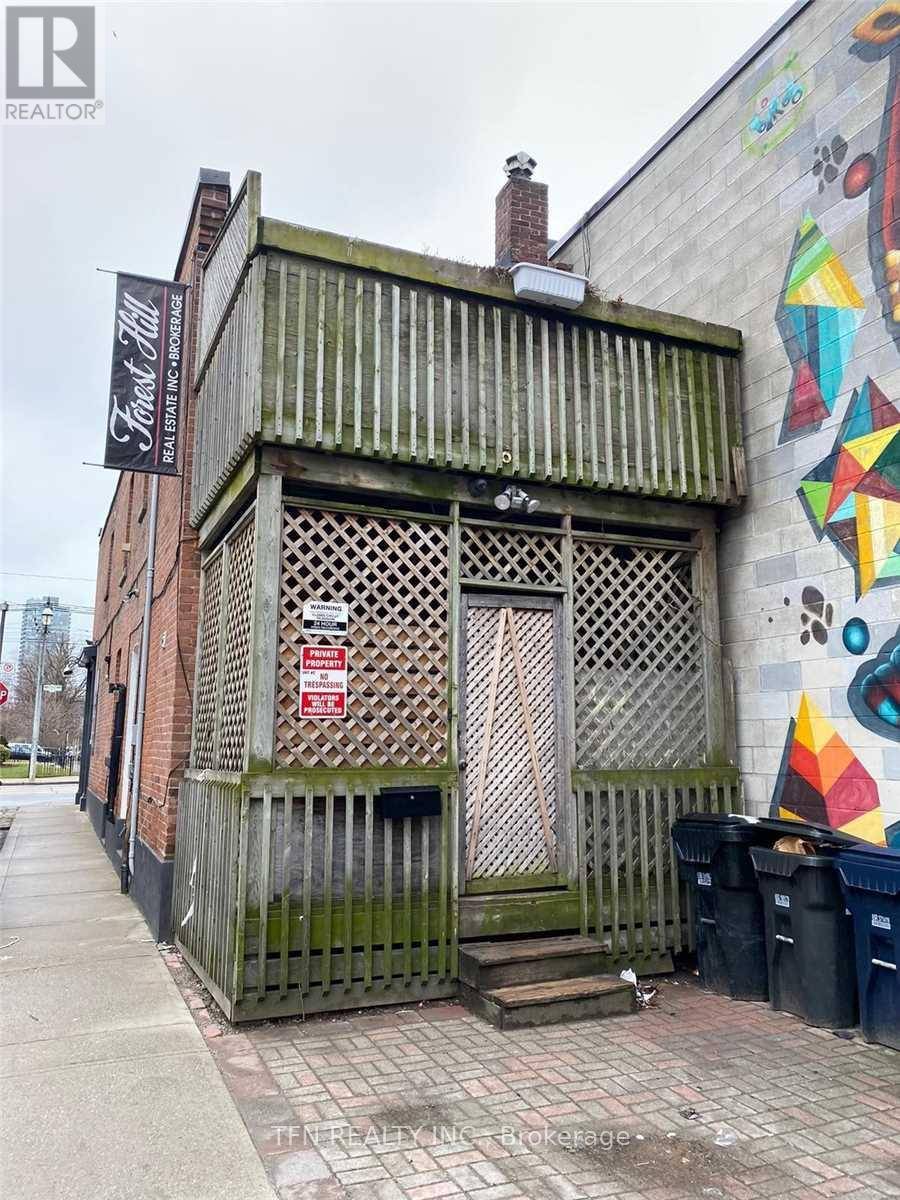 Toronto (regent Park), ON M5A1T1,384 QUEEN STREET E