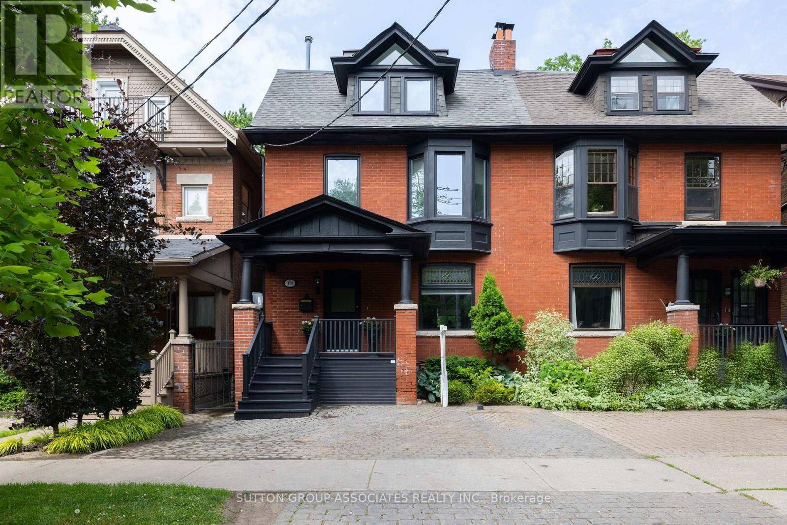 Toronto (annex), ON M5R2S5,174 MADISON AVENUE