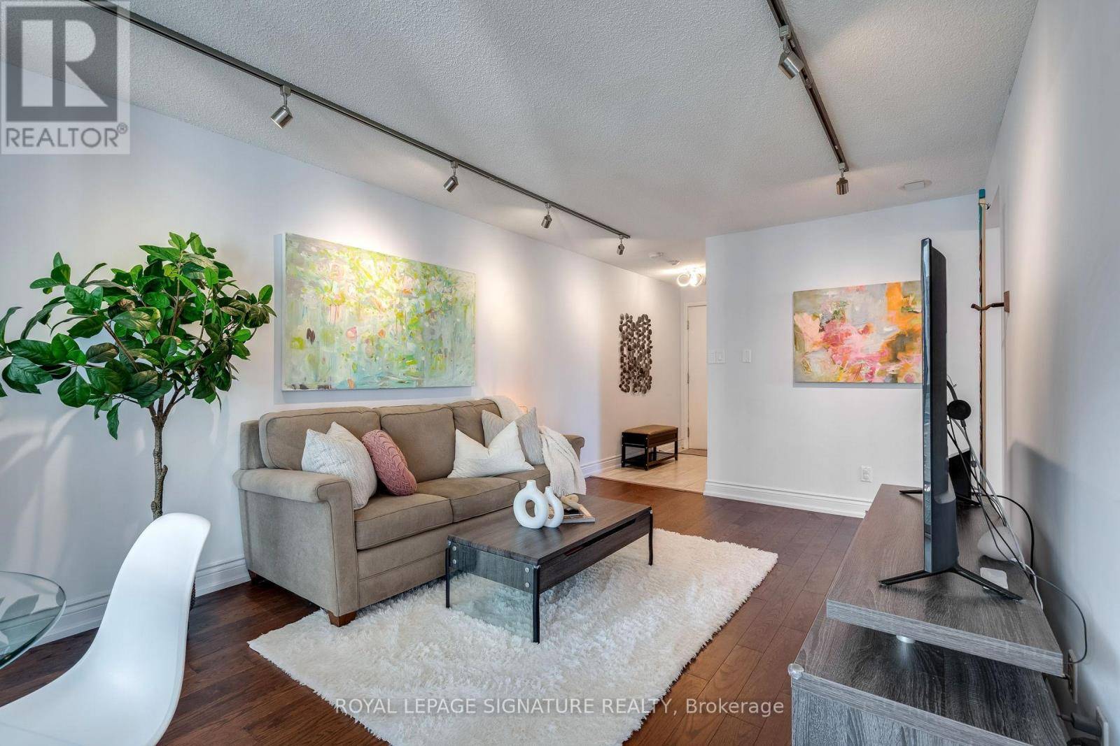 Toronto (moss Park), ON M5A4R3,323 Richmond ST East #712