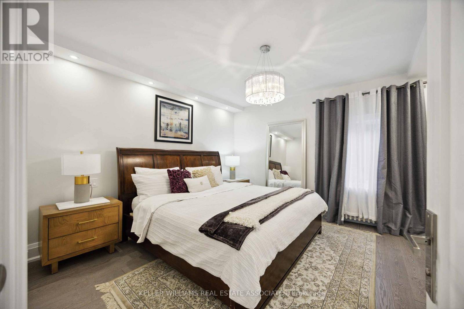 Toronto (rosedale-moore Park), ON M4T1T9,27 Glen Elm AVE #1