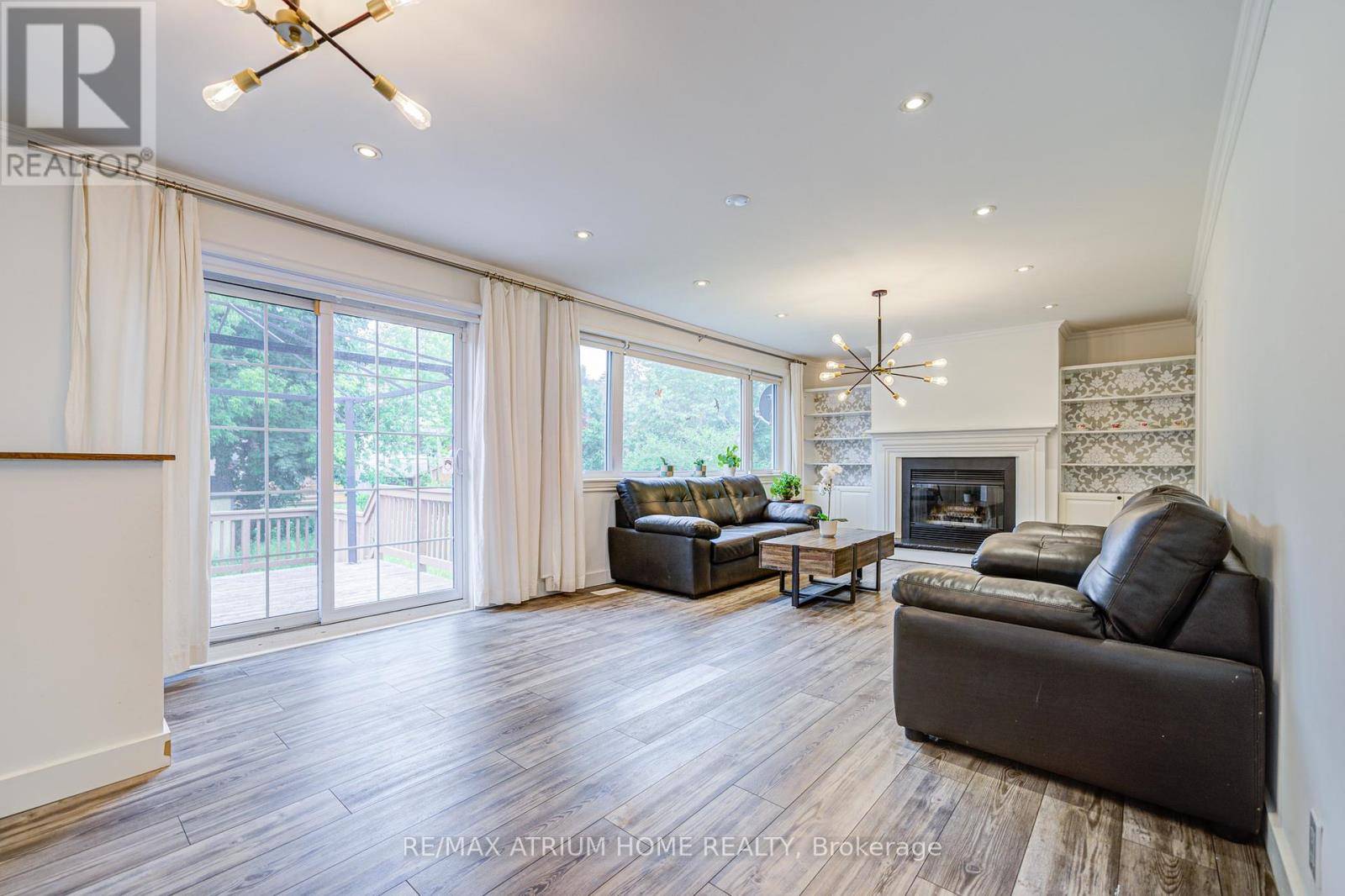 Toronto (lansing-westgate), ON M2N1J8,293 POYNTZ AVENUE