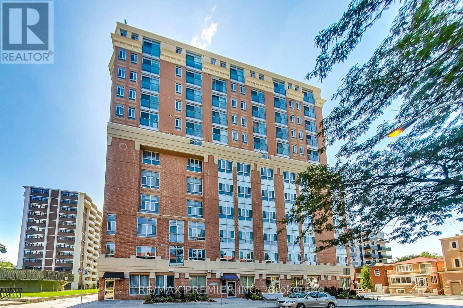 Toronto (humewood-cedarvale), ON M6C4B4,15 Maplewood AVE #1102