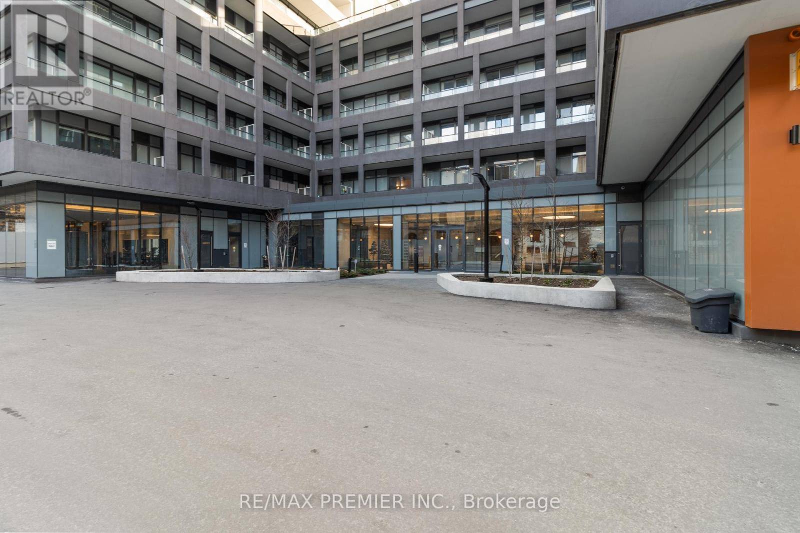 Toronto (niagara), ON M5V0S5,9 Tecumseth ST #308