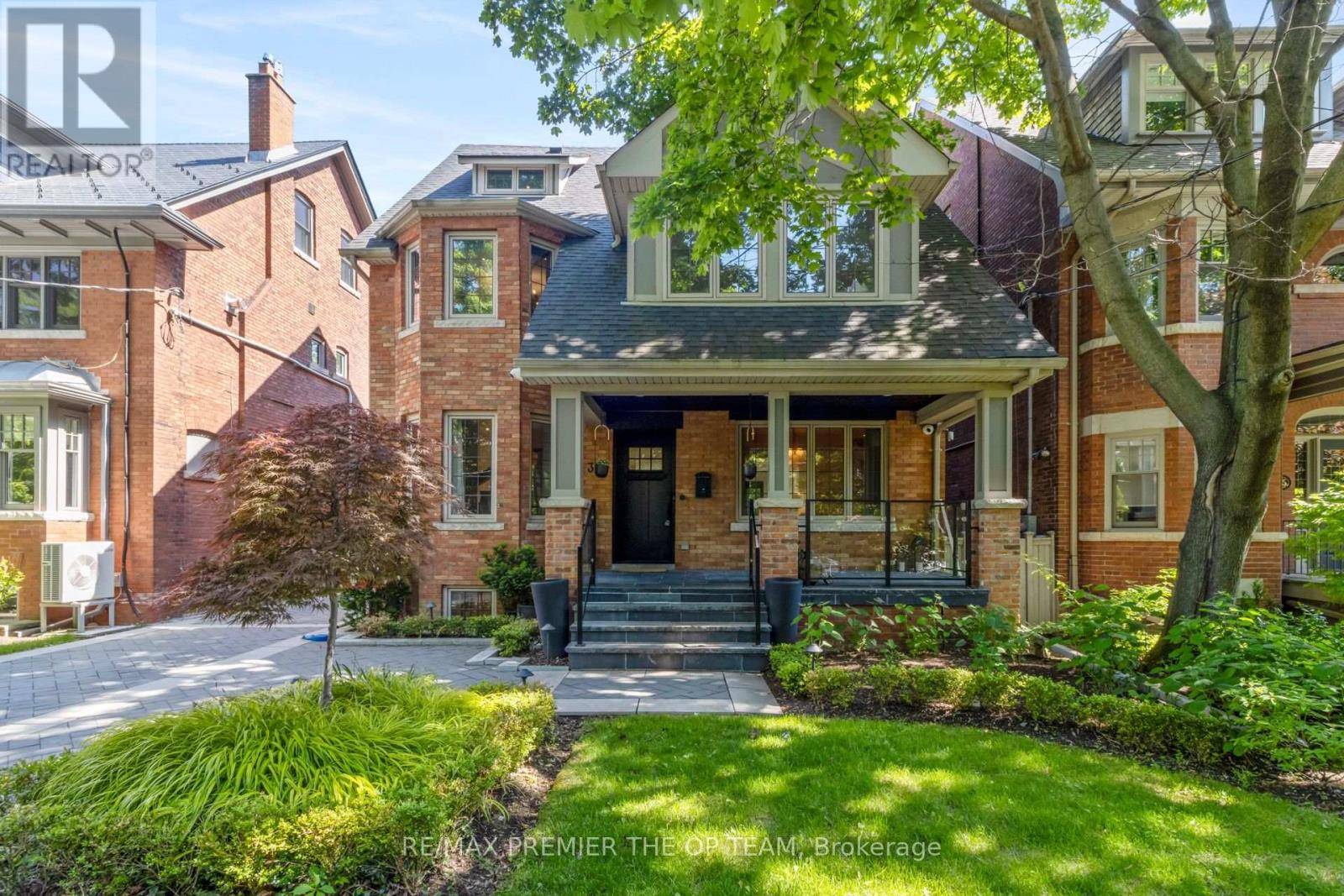 Toronto (rosedale-moore Park), ON M4W2C9,37 ST ANDREWS GARDENS