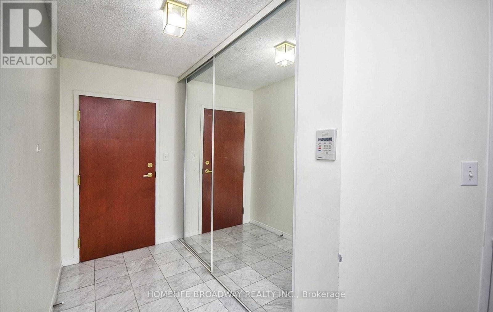 Toronto (willowdale East), ON M2N6T5,18 Hillcrest AVE #210