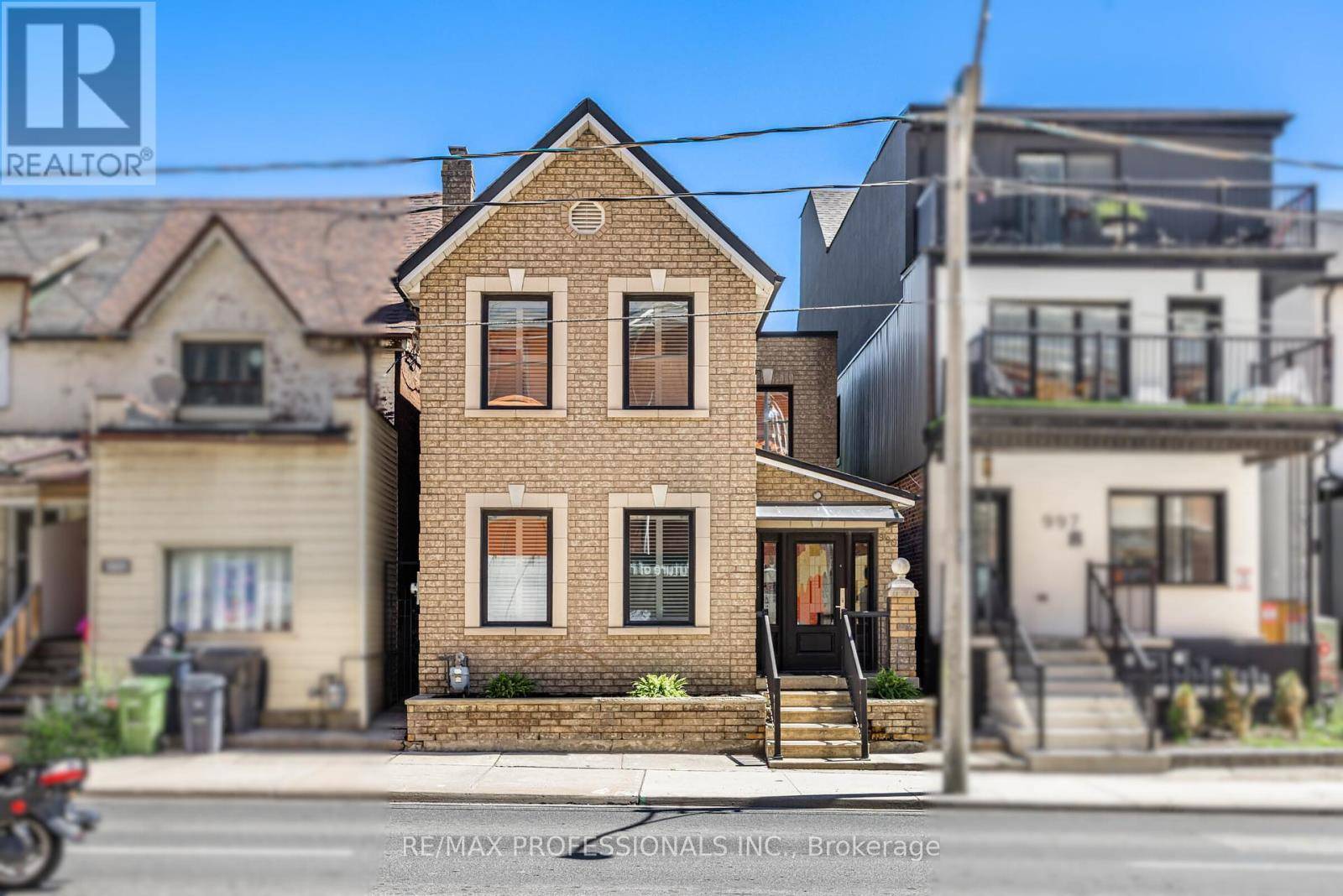 Toronto (dufferin Grove), ON M6H4B2,999 DUFFERIN STREET
