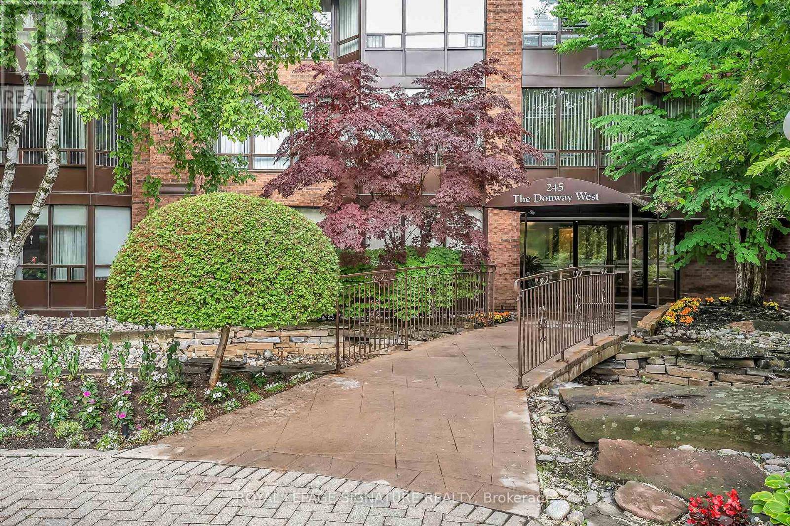 Toronto (banbury-don Mills), ON M3B3M2,245 The Donway West #103